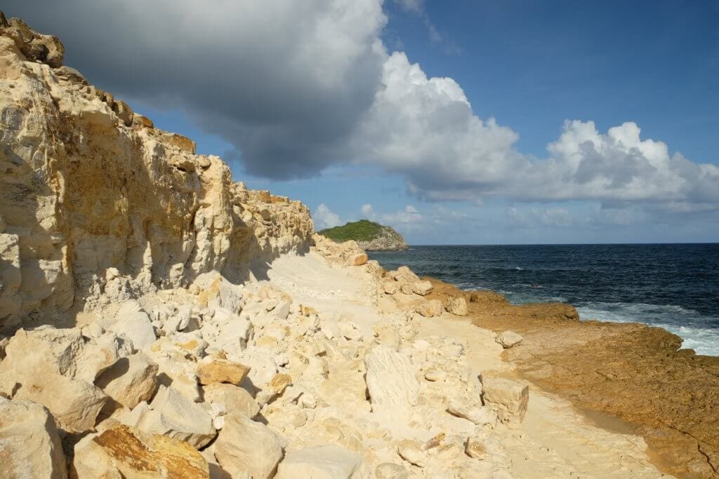 Photo of the rock cliffs overlooking the Pacific ocean in Antigua and Barbuda, West Indies