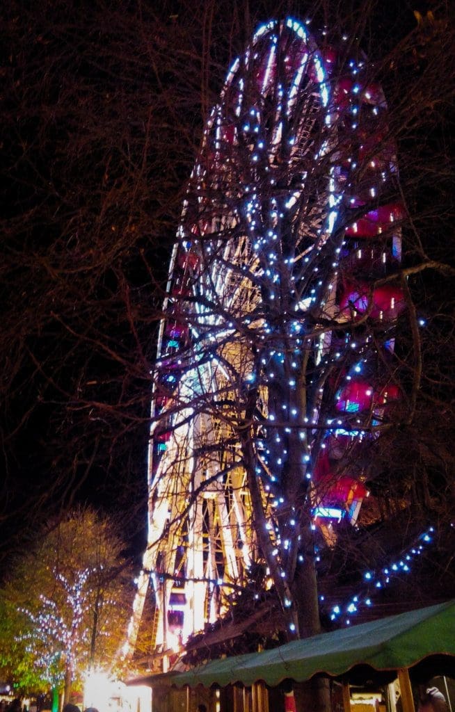 An image of a ferris wheel.